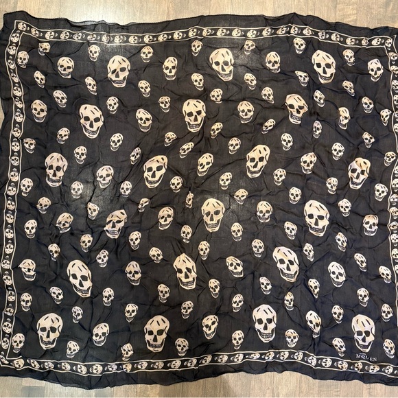 Alexander McQueen Silk Skull Scarf Black Beige - Picture 5 of 5